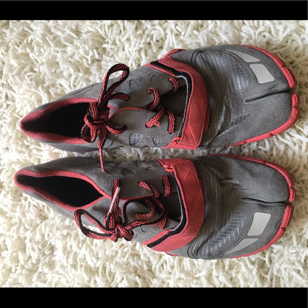 Topo split toe shoes